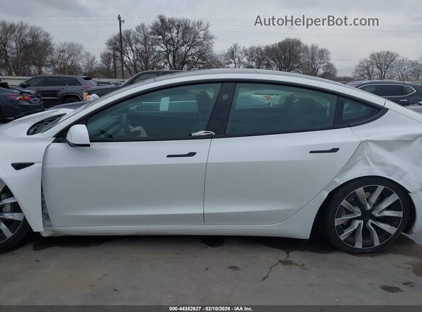 5YJ3E1EB8RF736018 2024 TESLA MODEL 3 Белый Вид задней части салона