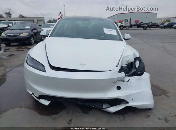 5YJ3E1EB8RF736018 2024 TESLA MODEL 3 Белый Вид панели приборов
