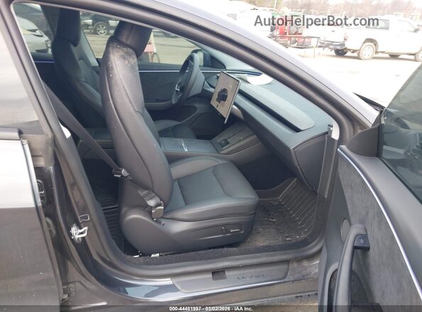 5YJ3E1EBXSF898142 2025 TESLA MODEL 3 Gray Widok wnętrza z przodu