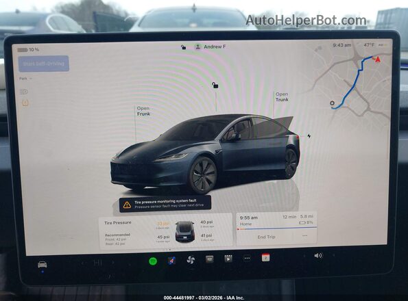 5YJ3E1EBXSF898142 2025 TESLA MODEL 3 Gray Widok tylnych siedzeń