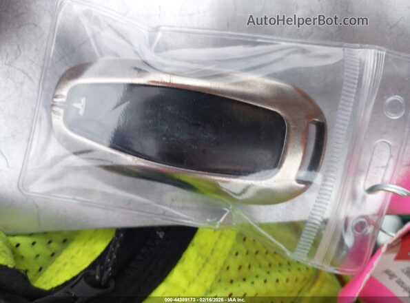 5YJSA1E28KF348302 2019 TESLA MODEL S White Widok deski rozdzielczej