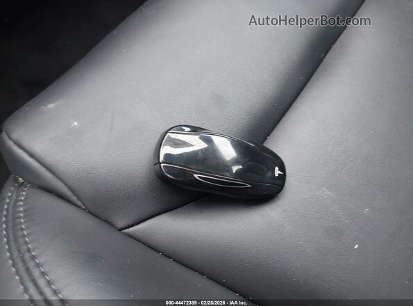 5YJSA1E29MF425987 2021 TESLA MODEL S Красный Вид панели приборов