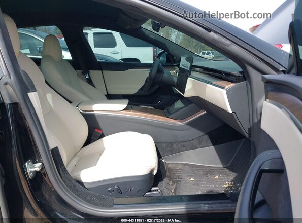 5YJSA1E55NF473367 2022 TESLA MODEL S Черный Вид салона спереди