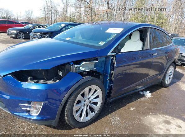 5YJXCBE25HF050496 2017 TESLA MODEL X Синий Вид спереди