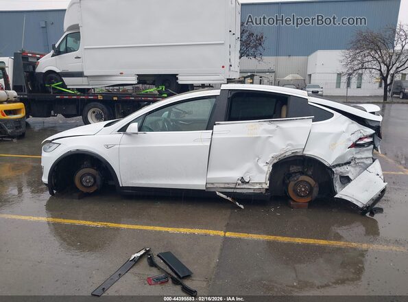 5YJXCBE2XGF008744 2016 TESLA MODEL X Белый Панорамный вид салона 360°