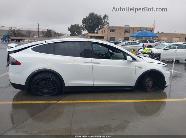 5YJXCBE2XGF008744 2016 TESLA MODEL X Белый Вид задней части салона