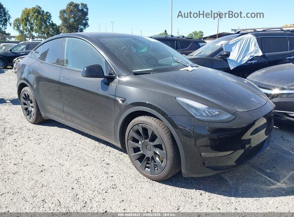 5YJYGDEE2MF216935 2021 TESLA MODEL Y Черный Передняя правая четверть