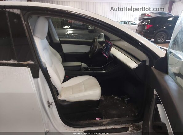 5YJYGDEE4LF049721 2020 TESLA MODEL Y Белый Вид салона спереди
