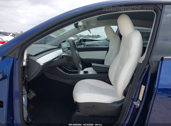 5YJYGDEE8LF021033 2020 TESLA MODEL Y Синий Вид салона спереди