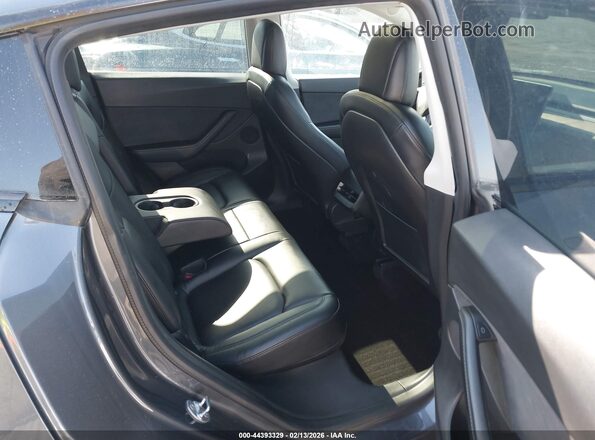 5YJYGDEE8MF209021 2021 TESLA MODEL Y Gray VIN sticker view
