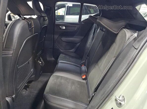 YV4ED3UB1N2758705 2022 VOLVO XC40 Серый Вид салона спереди