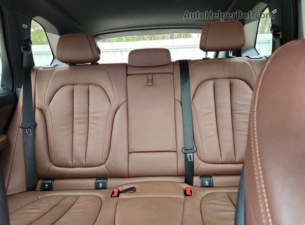 5UXCR6C53KLL35234 2019 BMW X5 Белый Вид задней части салона