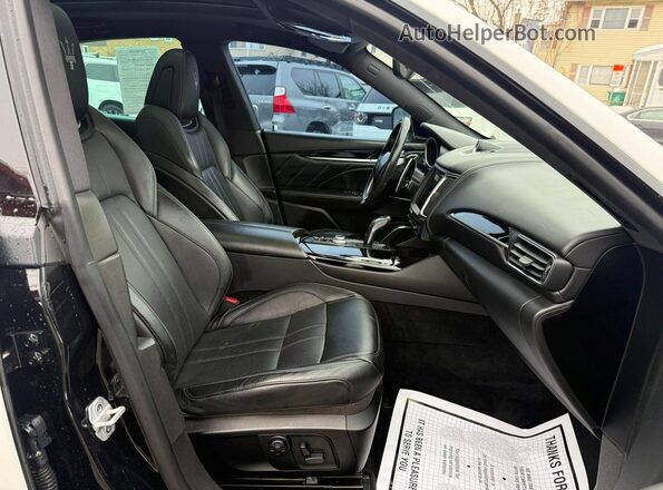 ZN661XUS7KX335888 2019 MASERATI LEVANTE Белый Вид салона спереди