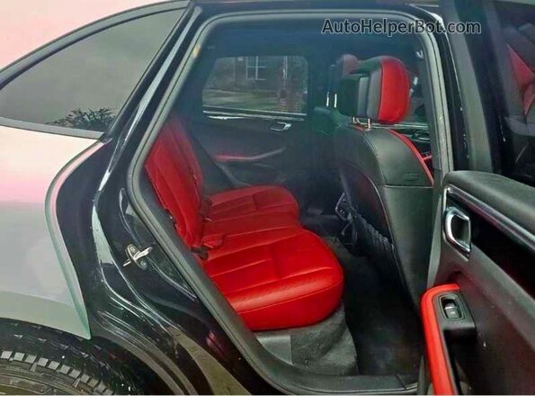 WP1AA2A57JLB19086 2018 PORSCHE MACAN Silver Widok wnętrza z przodu
