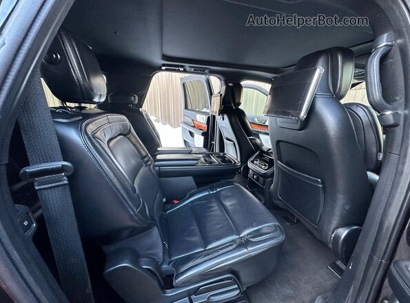 5LMJJ3LT7KEL21377 2019 LINCOLN NAVIGATOR Черный Вид салона спереди