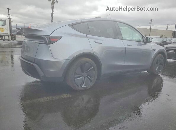 7SAYGDED8TF427808 2026 TESLA MODEL Y Silver Przód prawy