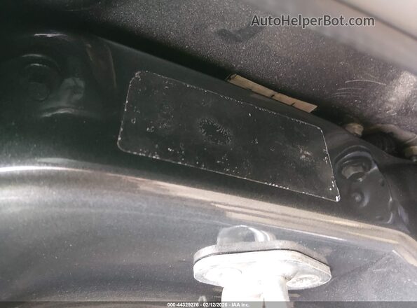 6G3F25RW9HL305342 2017 CHEVROLET SS Gray Widok komory silnika