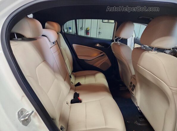 WDCTG4GB5HJ287794 2017 MERCEDES-BENZ GLA Белый Вид задней части салона