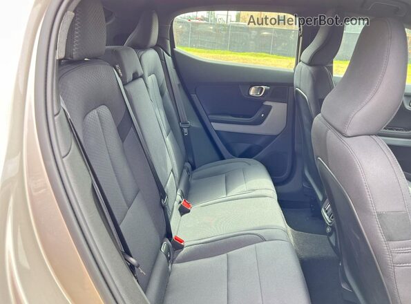 YSMFE3KA6RL239071 2024 POLESTAR 2 Cream Widok wnętrza z przodu