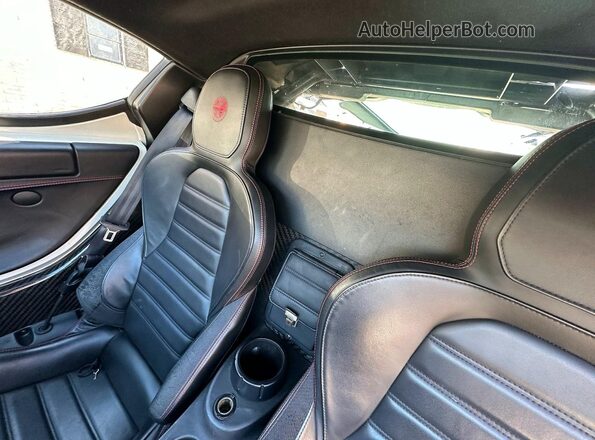 ZARBAAA41GM177436 2016 ALFA ROMEO 4C White Вид салону спереду