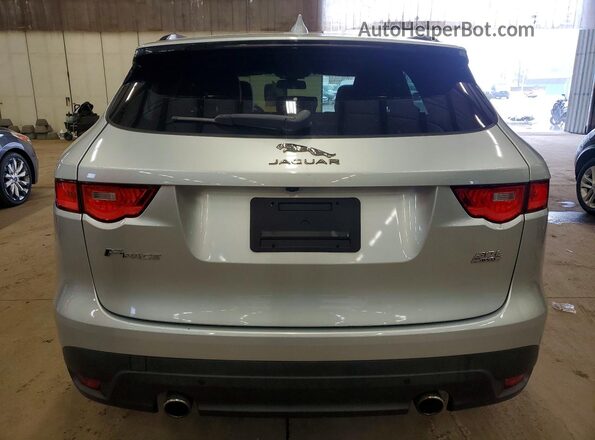 SADCJ2GX9JA290635 2018 JAGUAR F-PACE Серебряный Вид салона спереди