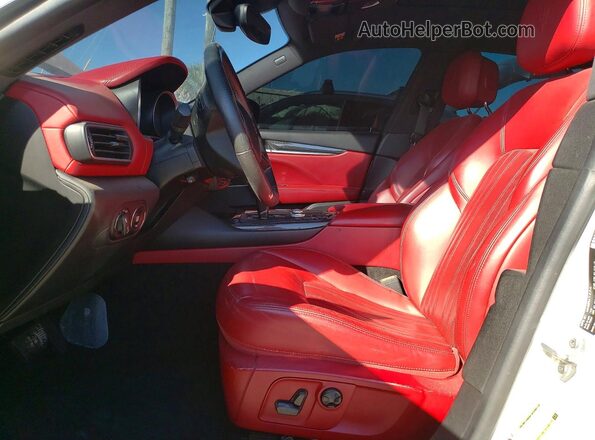 ZN661XUL9HX225829 2017 MASERATI LEVANTE Черный Вид панели приборов