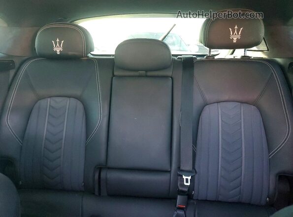 ZN661YUL2JX293482 2018 MASERATI LEVANTE Черный Вид задней части салона