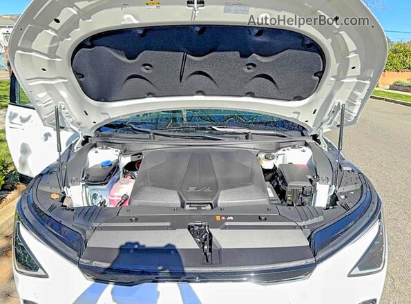 5XYC34JA3SG010361 2025 KIA EV6 Белый Вид салона спереди