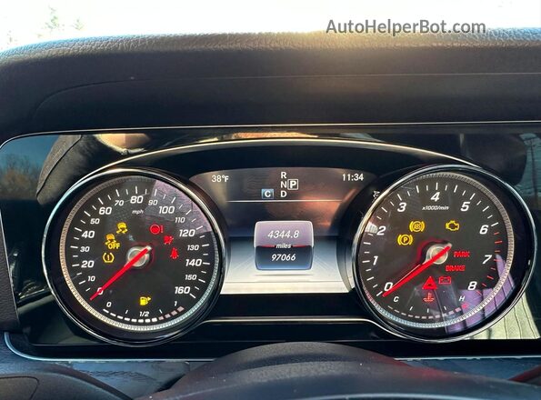WDDZF4KB6HA024228 2017 MERCEDES-BENZ E Черный Вид салона спереди