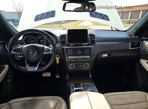 4JGDF7FE7HA788322 2017 MERCEDES-BENZ GLS-CLASS Red Widok tylnych siedzeń