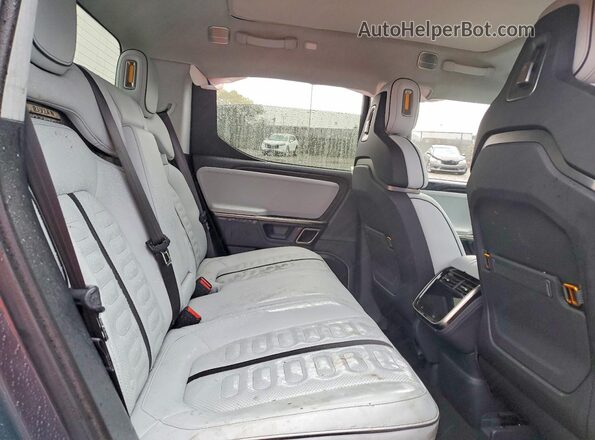 7FCTGAAA4PN001004 2023 RIVIAN R1T Gray Вид задніх сидінь