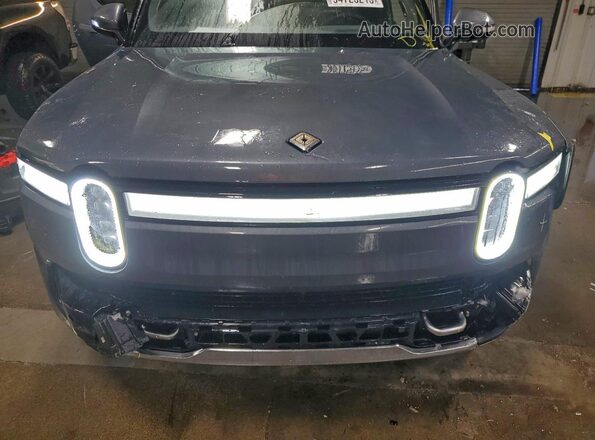 7FCTGAAA5RN032328 2024 RIVIAN R1T Gray Rear interior view