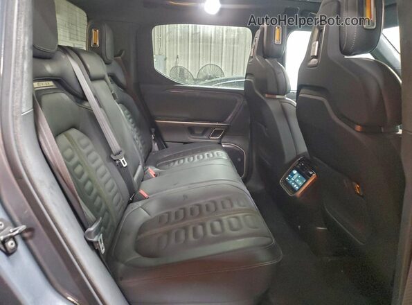 7FCTGAAA5RN032328 2024 RIVIAN R1T Gray Rear seats view