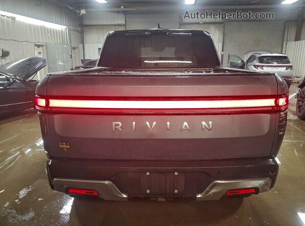 7FCTGAAA5RN032328 2024 RIVIAN R1T Gray Rear view
