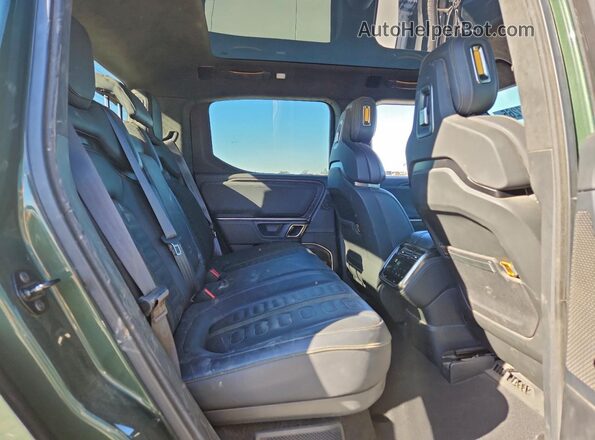 7FCTGAAA6RN032242 2024 RIVIAN R1T Green Rear seats view
