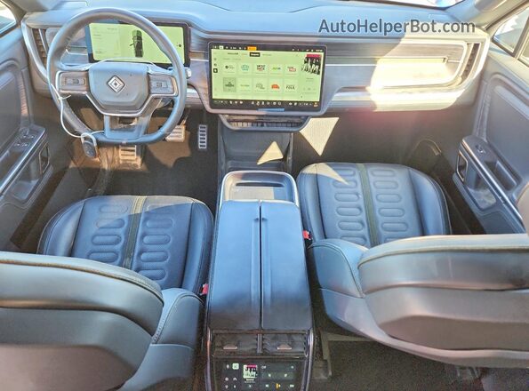 7FCTGAAA6RN032242 2024 RIVIAN R1T Green Dashboard view
