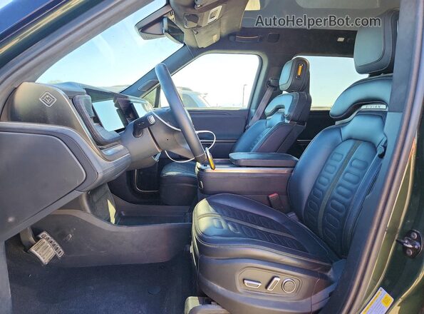 7FCTGAAA6RN032242 2024 RIVIAN R1T Green Front interior view