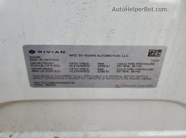 7FCTGBAA5PN028136 2023 RIVIAN R1T Белый Вид наклейки с VIN-кодом