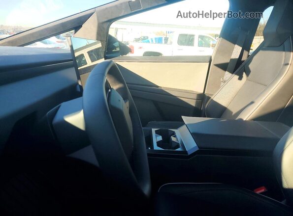 7G2CEHED0SA072307 2025 TESLA CYBERTRUCK Silver Front interior view