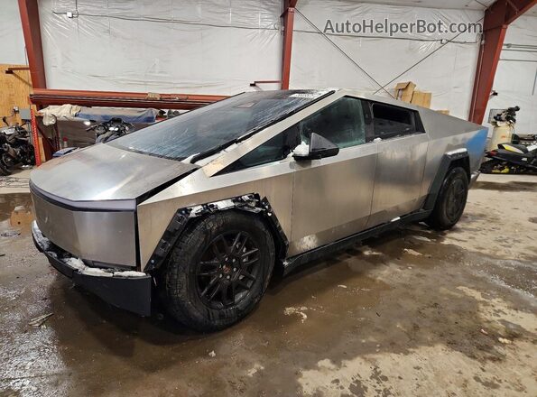 7G2CEHED1RA048396 2024 TESLA CYBERTRUCK Серебряный Передняя левая четверть