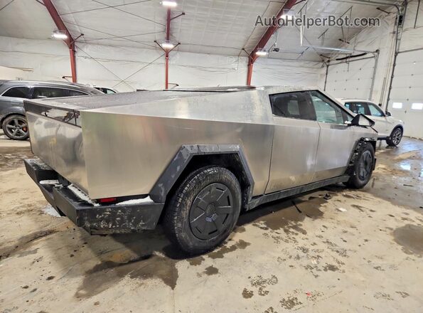 7G2CEHED1RA048396 2024 TESLA CYBERTRUCK Серебряный Задняя правая четверть