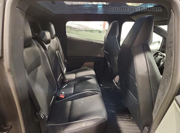 7G2CEHED1RA048396 2024 TESLA CYBERTRUCK Серебряный Вид задних сидений