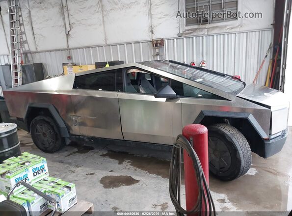 7G2CEHED1SA081551 2025 TESLA CYBERTRUCK Серебряный Вид задней части салона