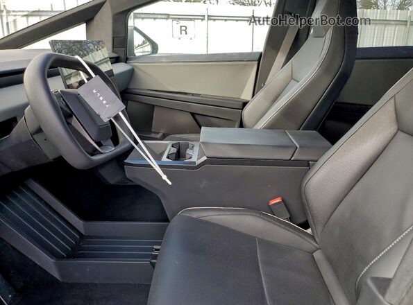 7G2CEHED2SA074365 2025 TESLA CYBERTRUCK Silver Front interior view