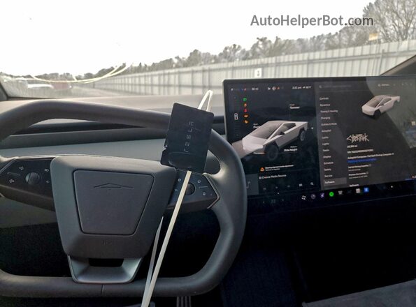 7G2CEHED2SA074365 2025 TESLA CYBERTRUCK Silver Dashboard view