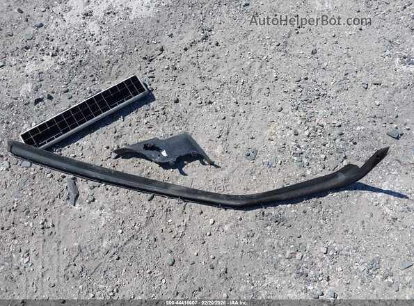 7G2CEHED5RA011044 2024 TESLA CYBERTRUCK Silver Սարքավորումների վահանակի տեսք