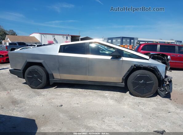 7G2CEHED5RA011044 2024 TESLA CYBERTRUCK Silver Սալոնի 360 աստիճան տեսք
