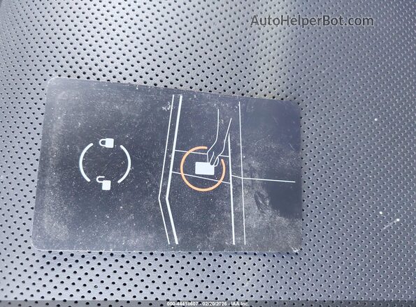 7G2CEHED5RA011044 2024 TESLA CYBERTRUCK Silver Առջևի վահանակի տեսք