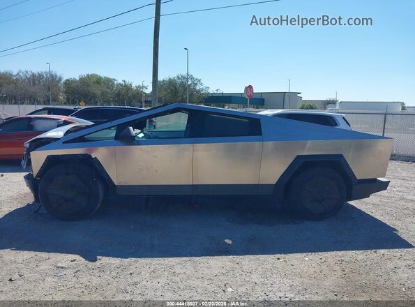 7G2CEHED5RA011044 2024 TESLA CYBERTRUCK Silver 