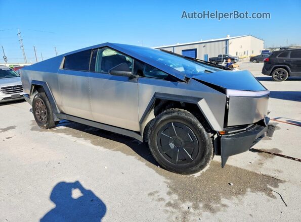 7G2CEHED6RA040486 2024 TESLA CYBERTRUCK Серебряный Передняя правая четверть